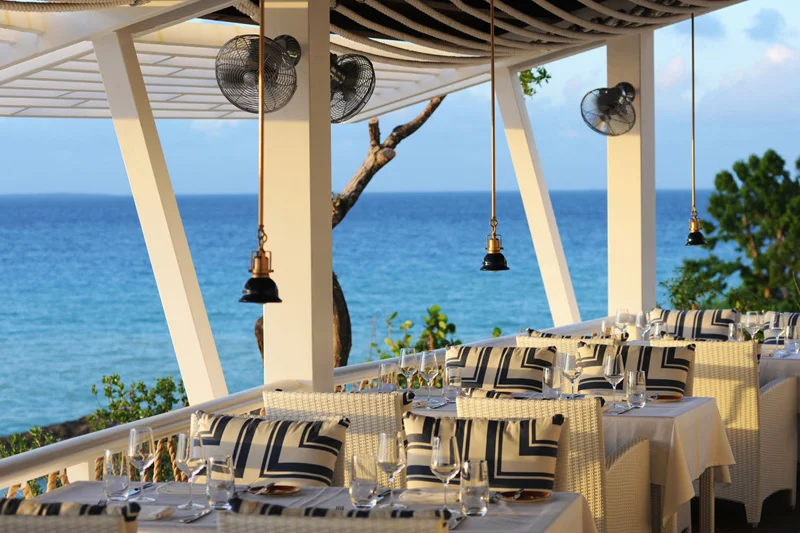میز و صندلی مناسب برای رستوران های ساحلی